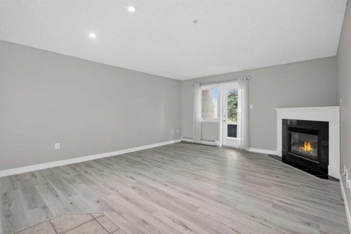 116-790 Kingsmere Crescent Sw, Calgary, AB - Indoor Photo Showing Living Room With Fireplace