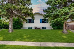 3222/3224 14 Street NW Calgary, AB T2K 1H8