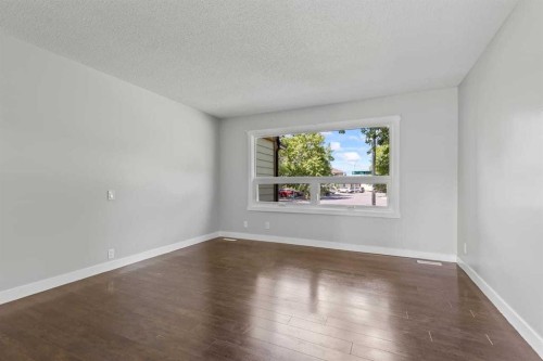 767 Whitehill Way Ne, Calgary, AB - Indoor