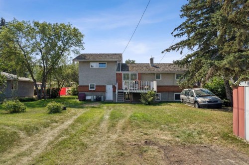 8832 34 Avenue Nw, Calgary, AB 