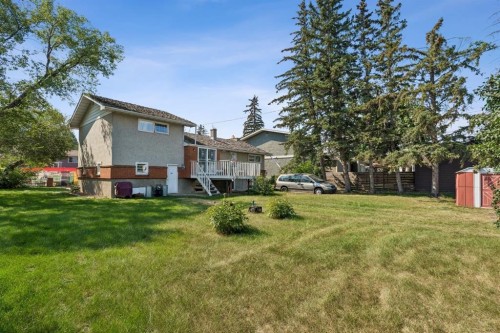 8832 34 Avenue Nw, Calgary, AB 