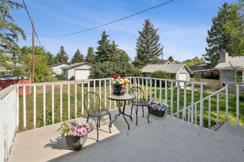 8832 34 Avenue Nw, Calgary, AB 