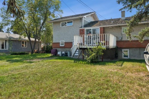 8832 34 Avenue Nw, Calgary, AB 