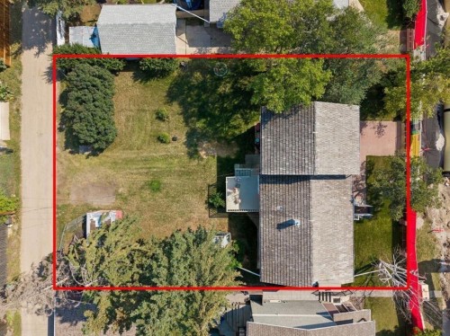 8832 34 Avenue Nw, Calgary, AB 