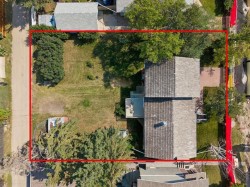 8832 34 Avenue NW Calgary, AB T3B 1R8