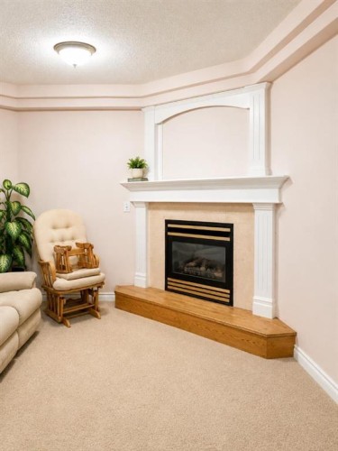 8832 34 Avenue Nw, Calgary, AB 
