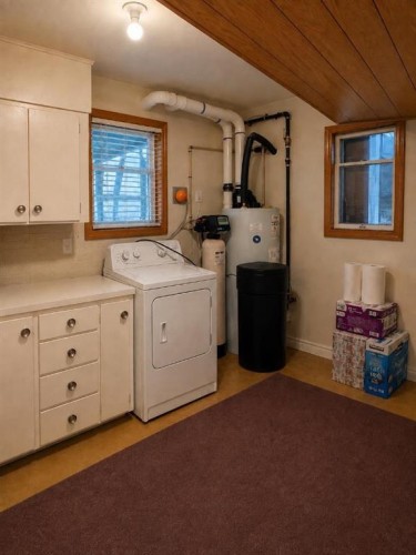 8832 34 Avenue Nw, Calgary, AB 