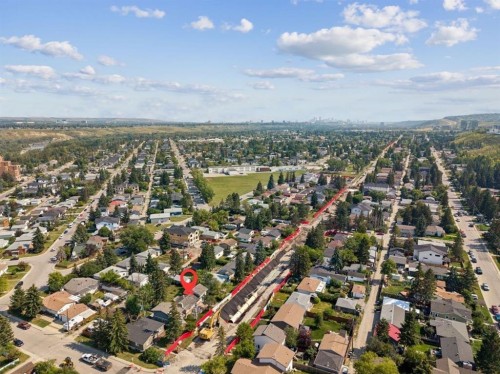 8832 34 Avenue Nw, Calgary, AB 