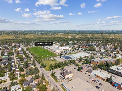 8832 34 Avenue Nw, Calgary, AB 