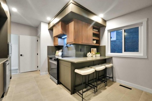 4916 Norquay Drive Nw, Calgary, AB - Indoor Photo Showing Kitchen