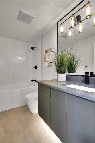 4916 Norquay Drive Nw, Calgary, AB - Indoor Photo Showing Bathroom