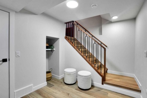 4916 Norquay Drive Nw, Calgary, AB - Indoor Photo Showing Other Room