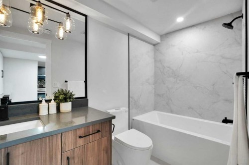 4916 Norquay Drive Nw, Calgary, AB - Indoor Photo Showing Bathroom