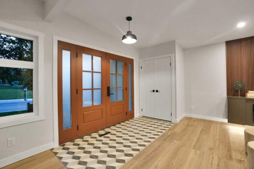 4916 Norquay Drive Nw, Calgary, AB - Indoor Photo Showing Other Room