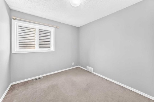 8 Hawkfield Crescent Nw, Calgary, AB - Indoor Photo Showing Other Room