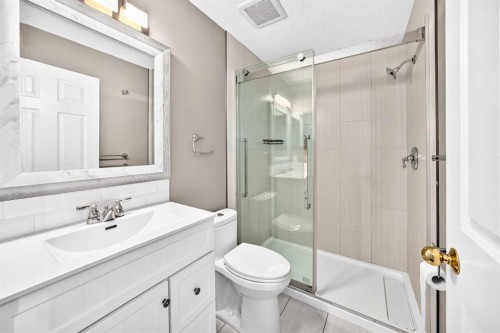 8 Hawkfield Crescent Nw, Calgary, AB - Indoor Photo Showing Bathroom