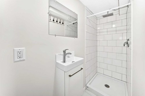 8 Hawkfield Crescent Nw, Calgary, AB - Indoor Photo Showing Bathroom