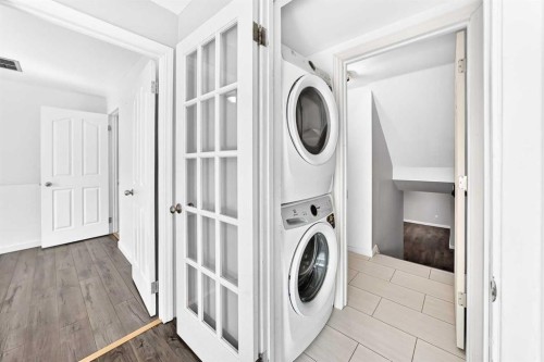 8 Hawkfield Crescent Nw, Calgary, AB - Indoor Photo Showing Laundry Room