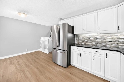 8 Hawkfield Crescent Nw, Calgary, AB - Indoor Photo Showing Kitchen