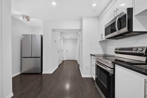 148 Evansborough Way Nw, Calgary, AB - Indoor Photo Showing Kitchen