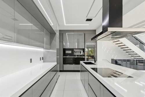 1104 Drury Avenue Ne, Calgary, AB - Indoor Photo Showing Kitchen
