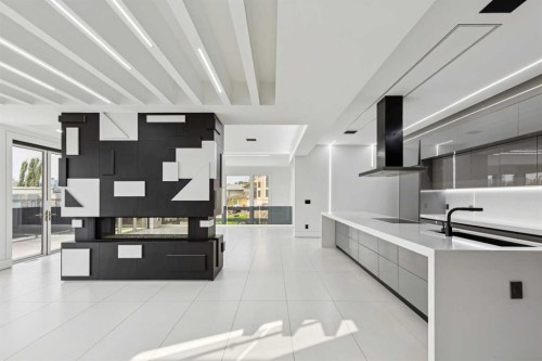 1104 Drury Avenue Ne, Calgary, AB - Indoor Photo Showing Kitchen