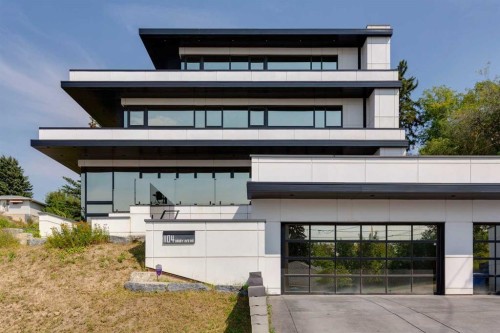 1104 Drury Avenue Ne, Calgary, AB - Outdoor With Balcony