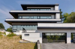 1104 Drury Avenue NE Calgary, AB T2E 0M2