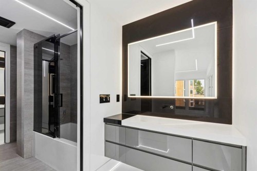 1104 Drury Avenue Ne, Calgary, AB - Indoor Photo Showing Other Room
