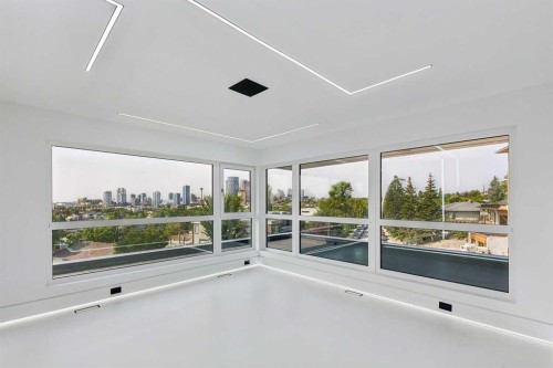 1104 Drury Avenue Ne, Calgary, AB - Indoor Photo Showing Other Room