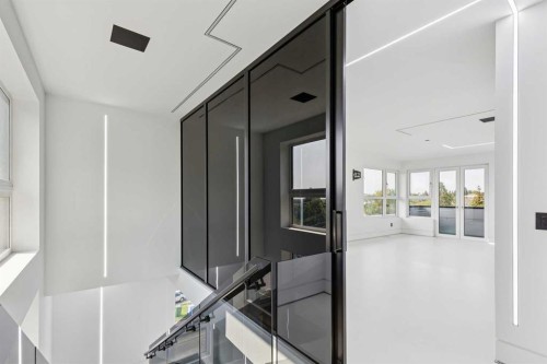 1104 Drury Avenue Ne, Calgary, AB - Indoor