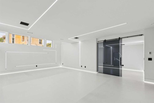 1104 Drury Avenue Ne, Calgary, AB - Indoor Photo Showing Other Room