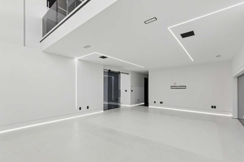 1104 Drury Avenue Ne, Calgary, AB - Indoor Photo Showing Other Room