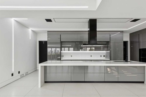 1104 Drury Avenue Ne, Calgary, AB - Indoor Photo Showing Kitchen