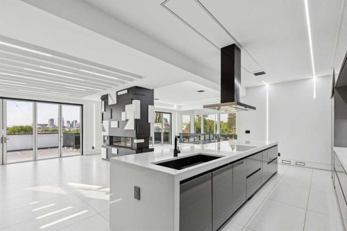 1104 Drury Avenue Ne, Calgary, AB - Indoor Photo Showing Kitchen