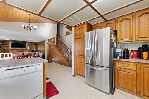 48 Castleglen Court Ne, Calgary, AB - Indoor Photo Showing Kitchen