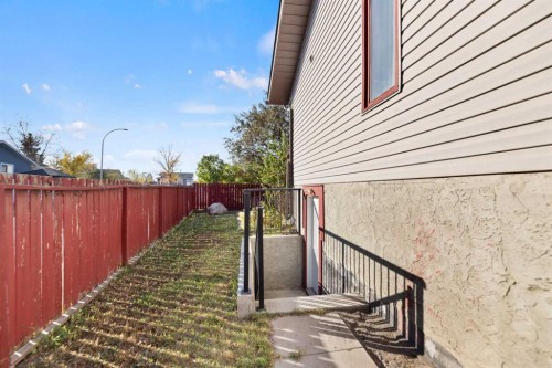 48 Castleglen Court Ne, Calgary, AB - Outdoor