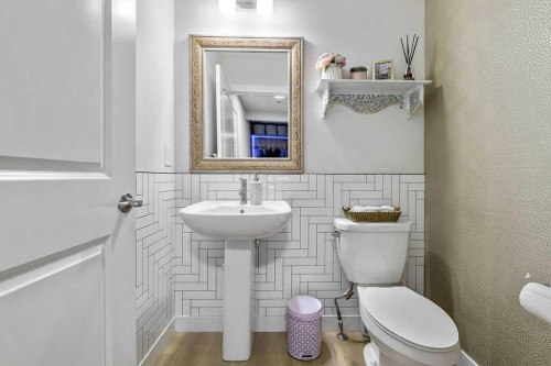 100 Cranbrook Gardens West, Calgary, AB - Indoor Photo Showing Bathroom