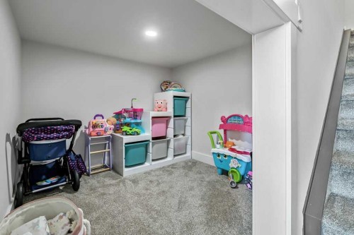 100 Cranbrook Gardens West, Calgary, AB - Indoor