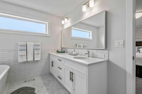100 Cranbrook Gardens West, Calgary, AB - Indoor Photo Showing Bathroom