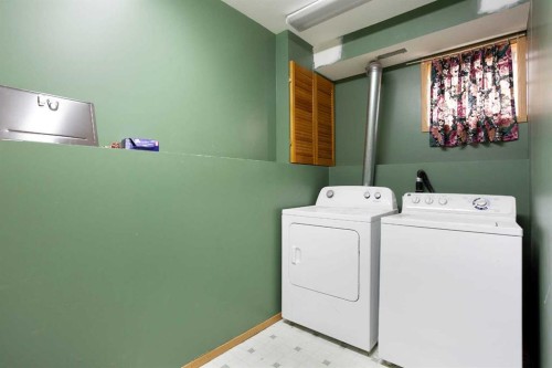 127 Shawinigan Drive Sw, Calgary, AB - Indoor Photo Showing Laundry Room
