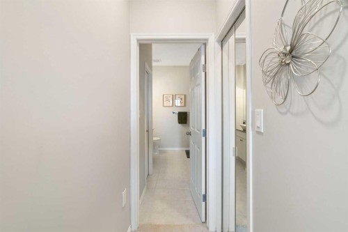 1301-7451 Springbank Boulevard Sw, Calgary, AB - Indoor Photo Showing Bathroom