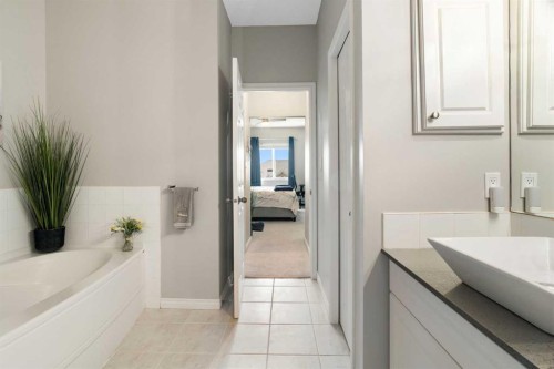 1301-7451 Springbank Boulevard Sw, Calgary, AB - Indoor Photo Showing Bathroom