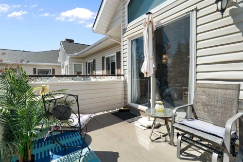 1301-7451 Springbank Boulevard Sw, Calgary, AB - Outdoor