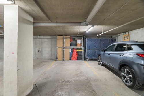 1301-7451 Springbank Boulevard Sw, Calgary, AB - Indoor Photo Showing Garage