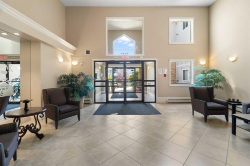 1301-7451 Springbank Boulevard Sw, Calgary, AB - Indoor Photo Showing Other Room