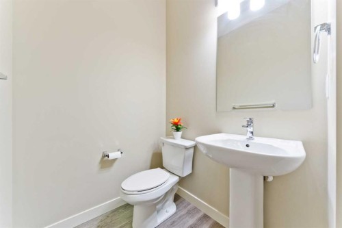 373 Nolancrest Heights Nw, Calgary, AB - Indoor Photo Showing Bathroom