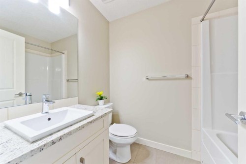 373 Nolancrest Heights Nw, Calgary, AB - Indoor Photo Showing Bathroom