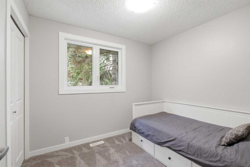 327 Lynnview Way Se, Calgary, AB 