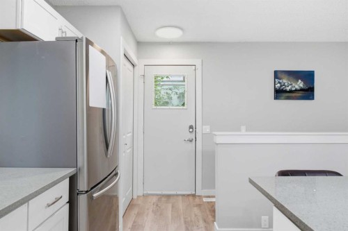 327 Lynnview Way Se, Calgary, AB 